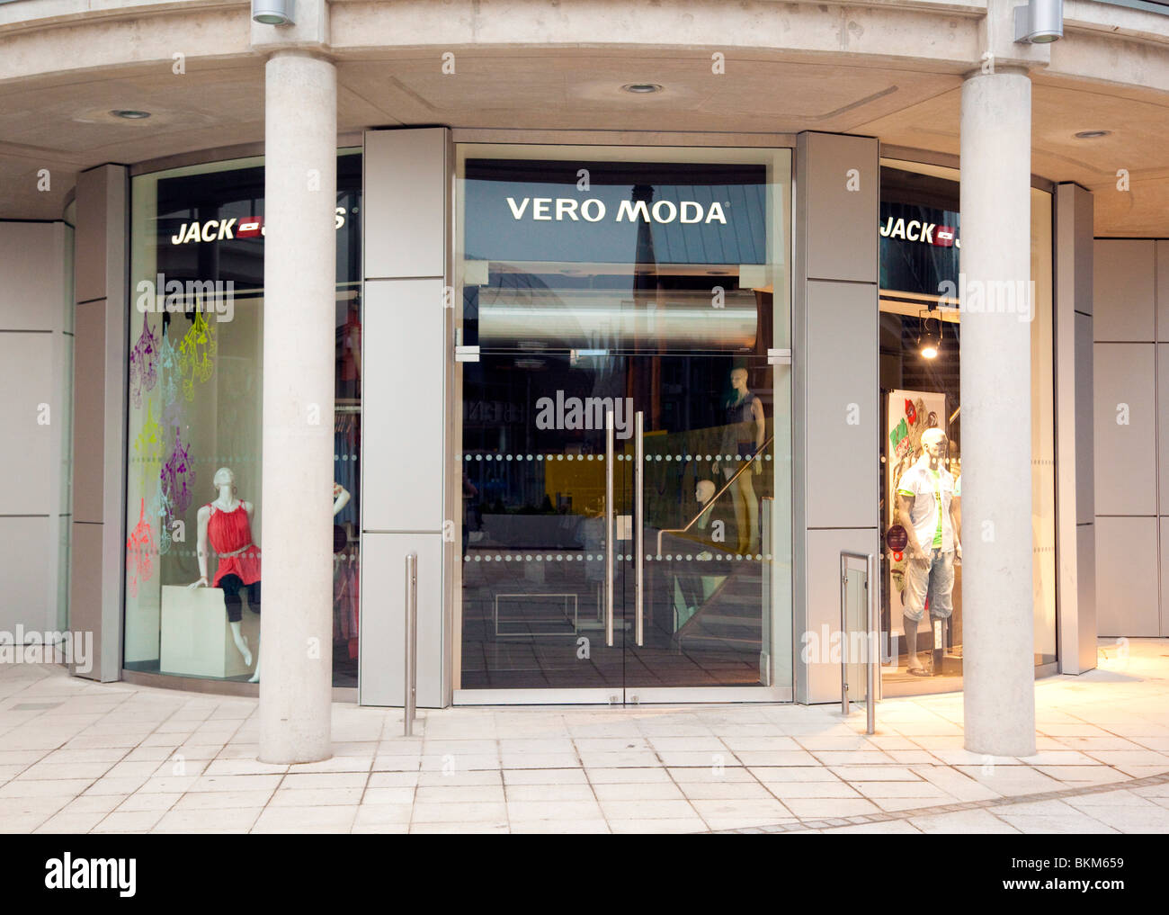 Jack Jones / magasin de vêtements Vero Moda Photo Stock - Alamy