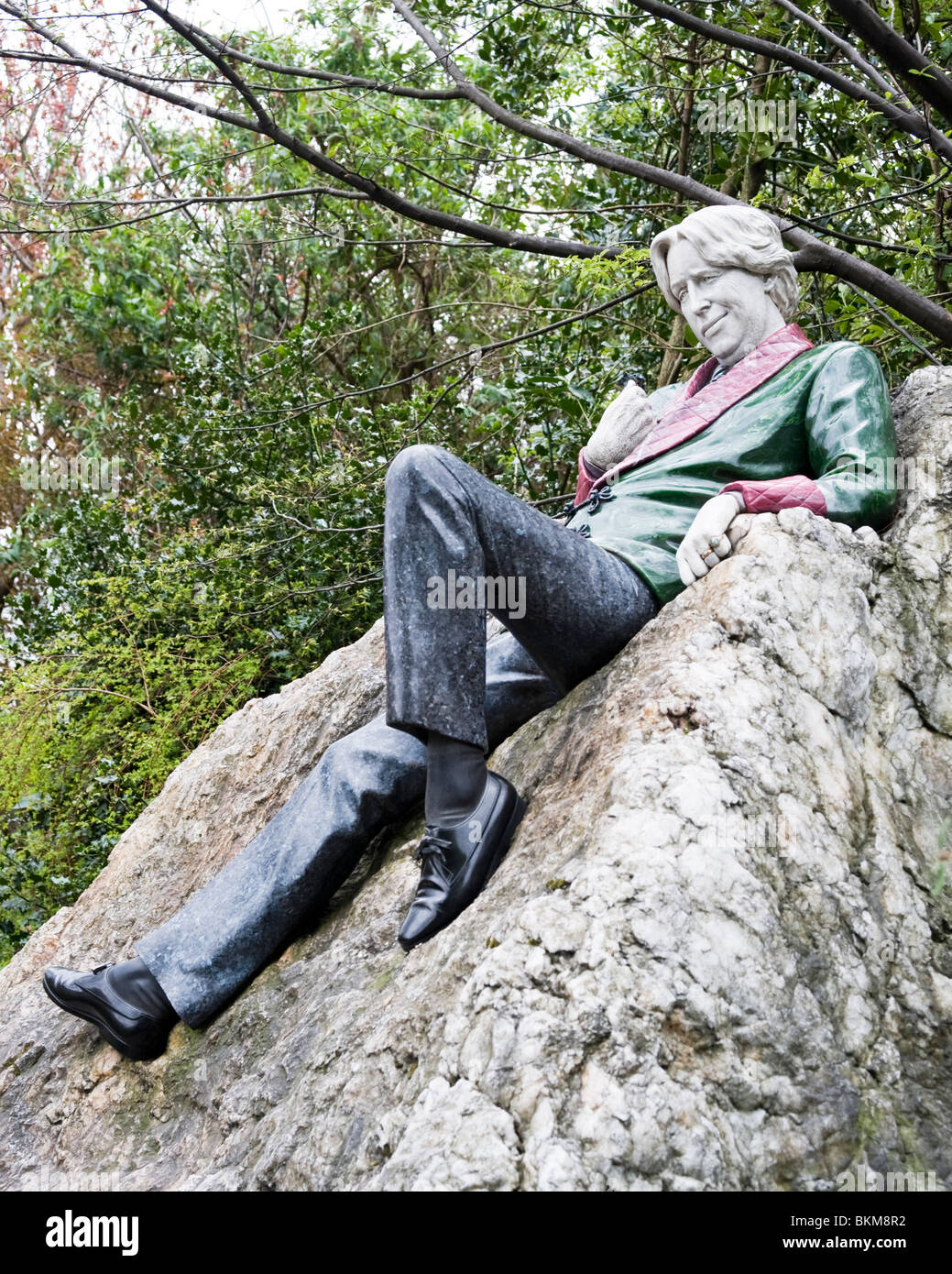 Une statue d'Oscar Wilde par Danny Osborne dans l'Archevêque Ryan Park, Dublin Banque D'Images