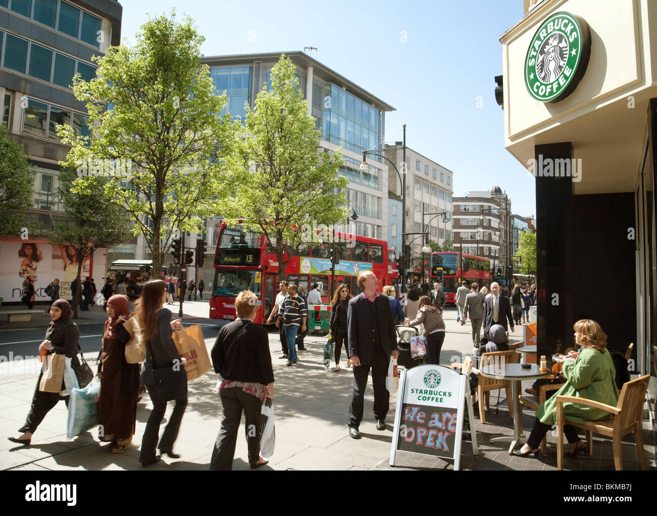 Starbucks, Oxford Street, Londres, UK Banque D'Images