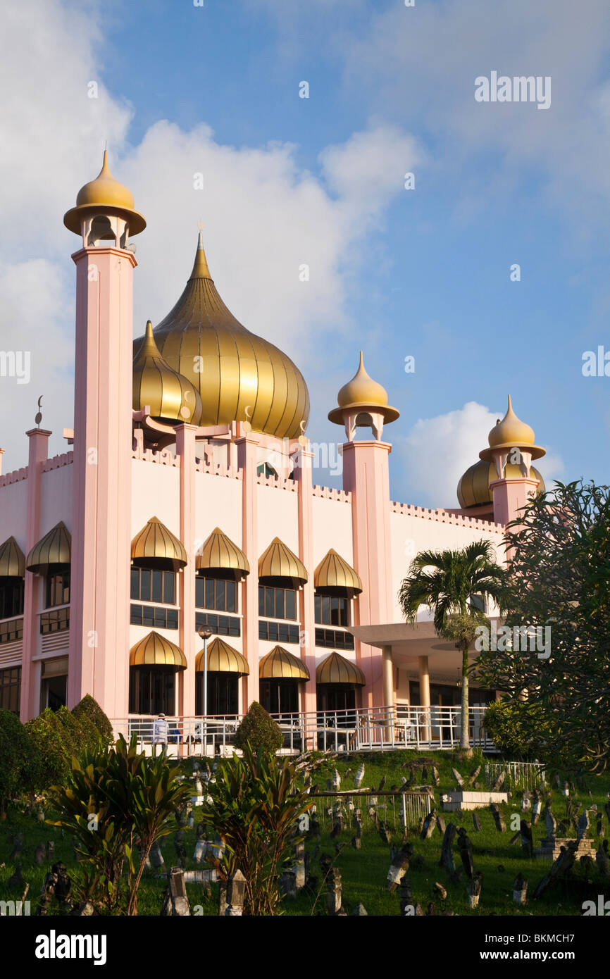 La vieille mosquée de l'État de Sarawak, également connu sous le nom de mosquée de Kuching. Kuching, Sarawak, Bornéo, Malaisie. Banque D'Images
