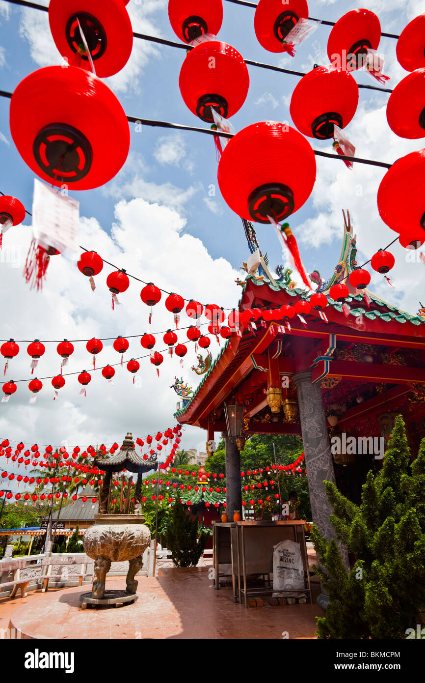 Temple chinois de Tua Pek Kong décoré durant le Nouvel An chinois. Kuching, Sarawak, Bornéo, Malaisie. Banque D'Images
