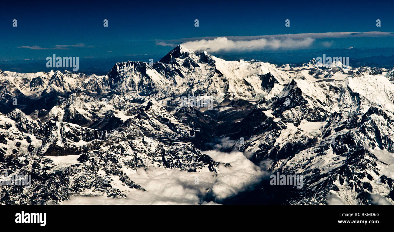 Mt. Everest et d'autres pics de l'himalaya autour d'elle. Vue de dessus. Banque D'Images