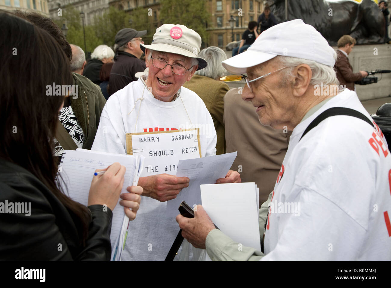 Mai 24 mars et rassemblement à Trafalgar Square, 1er mai 2010 pensionné protester contre les pensions de l'état bas Banque D'Images