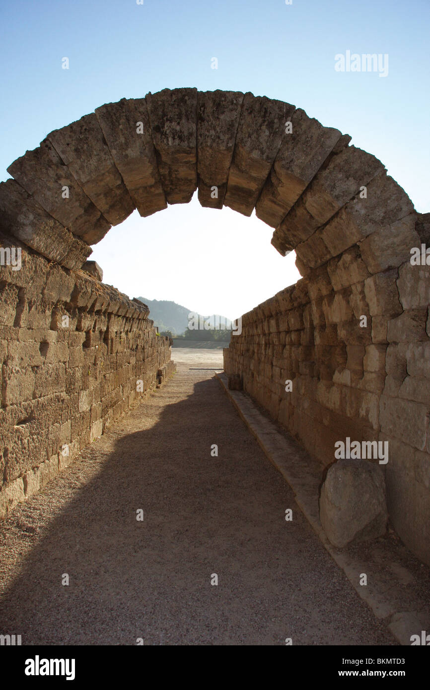 Sanctuaire d'Olympie. Entrée au stade olympique. Arche de pierre. III B.C. Elis. Péloponnèse. La Grèce. Banque D'Images