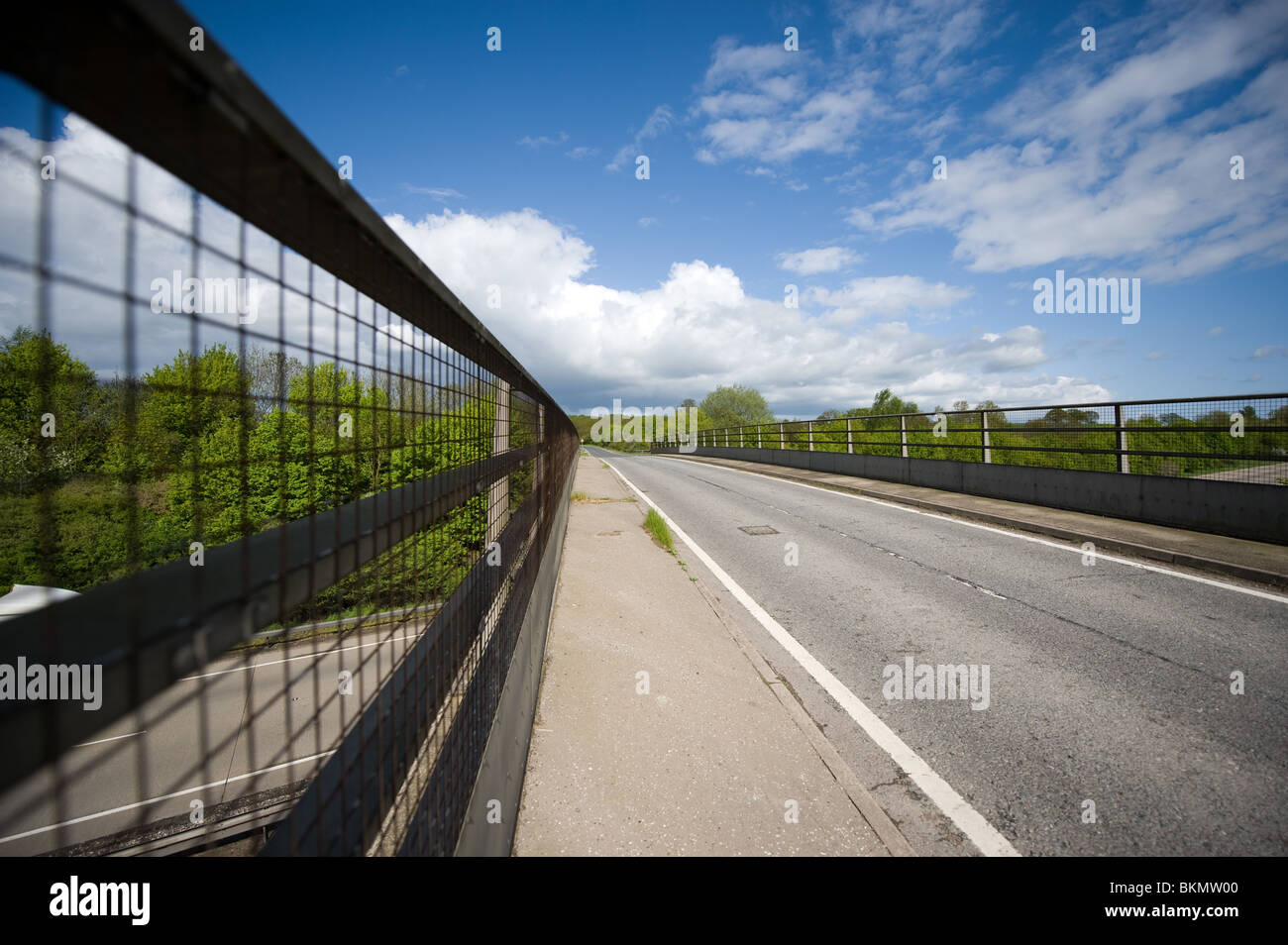 Pont routier en béton à Essex, Angleterre, Royaume-Uni Banque D'Images