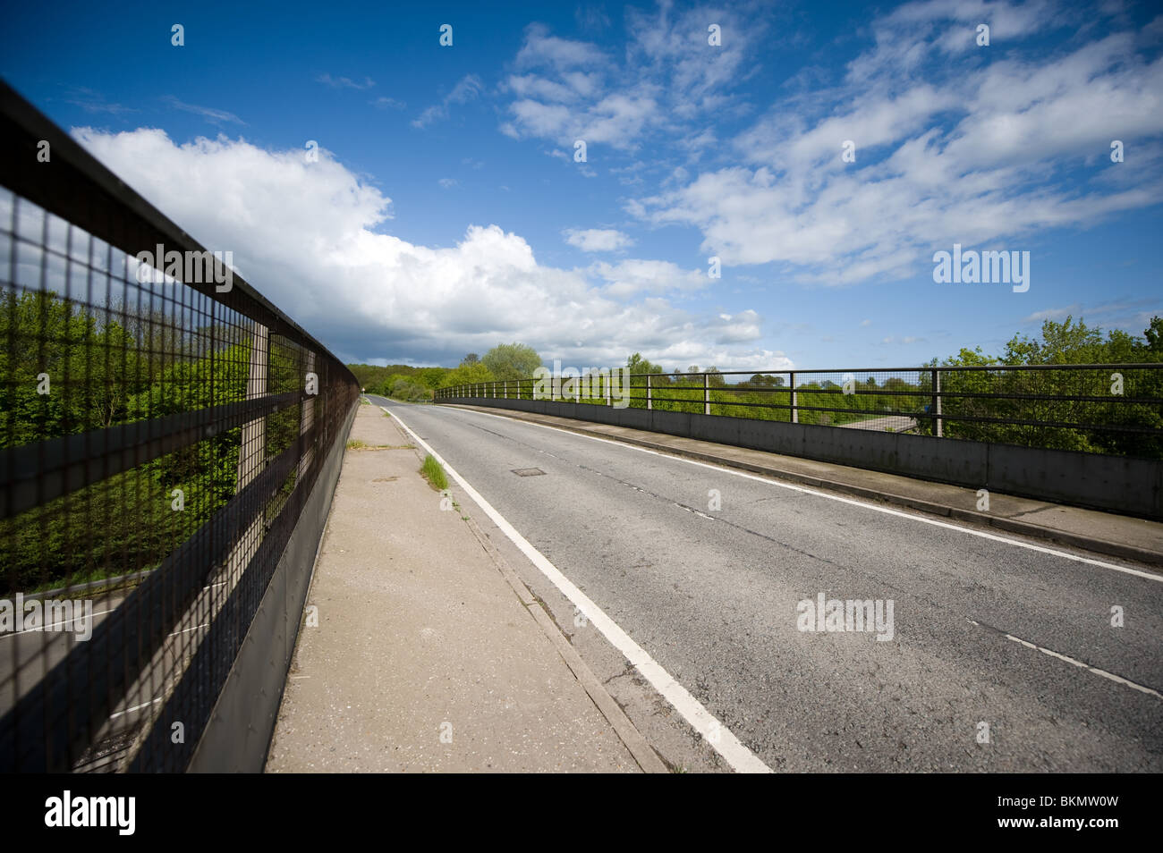 Pont routier en béton à Essex, Angleterre, Royaume-Uni Banque D'Images