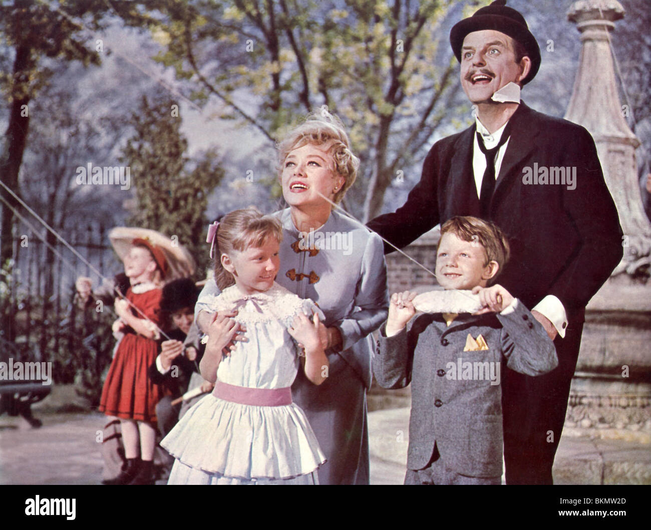 MARY POPPINS (1964) KAREN DOTRICE, GLYNIS JOHNS, MATTHEW GARBER, DAVID TOMLINSON MYPS FOH 006 Banque D'Images