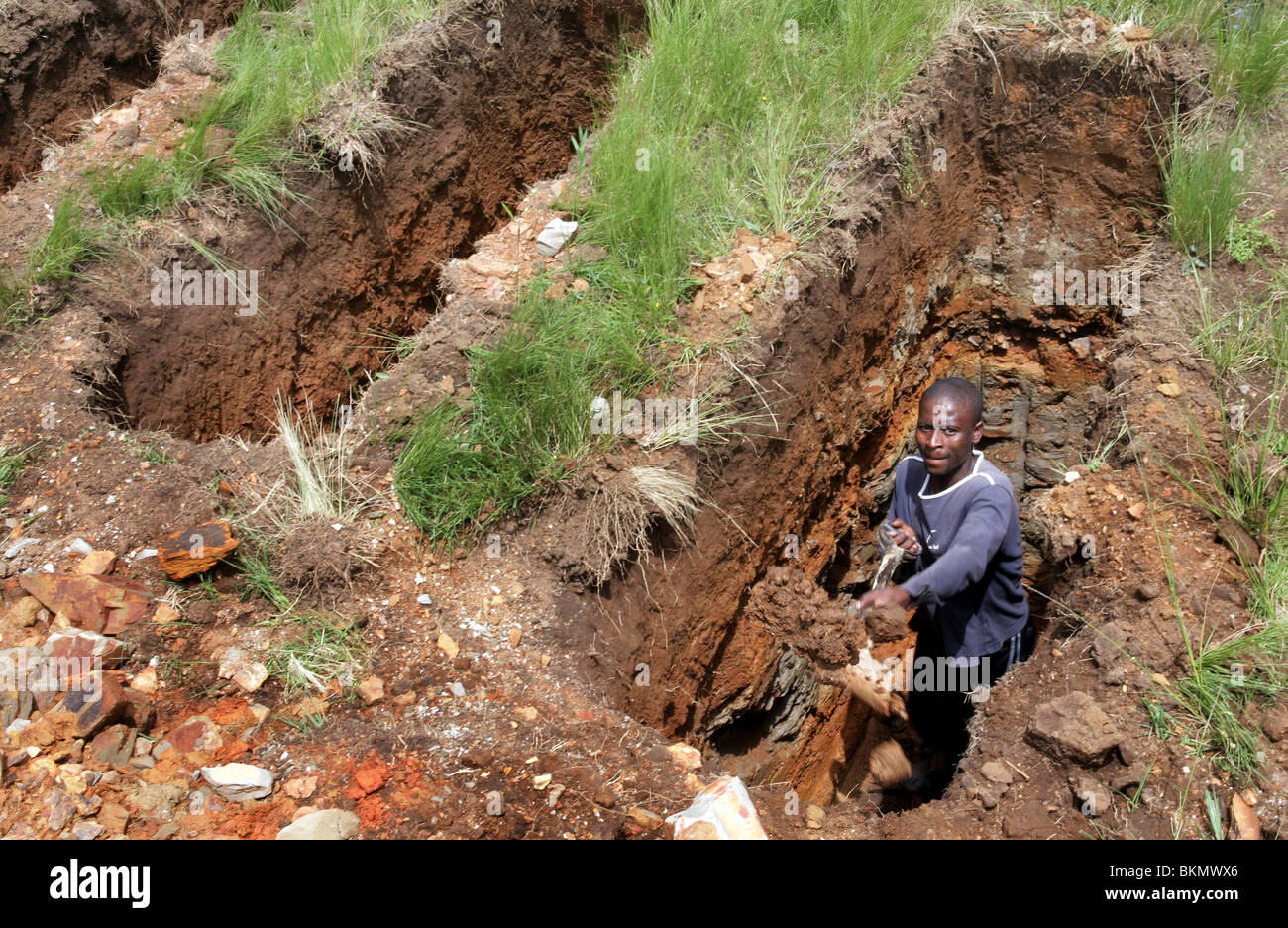 Tombes sur un cimetière près de Pietermaritzburg, Afrique du Sud. Beaucoup de jeunes personnes est décédé à cause du VIH et sida Banque D'Images