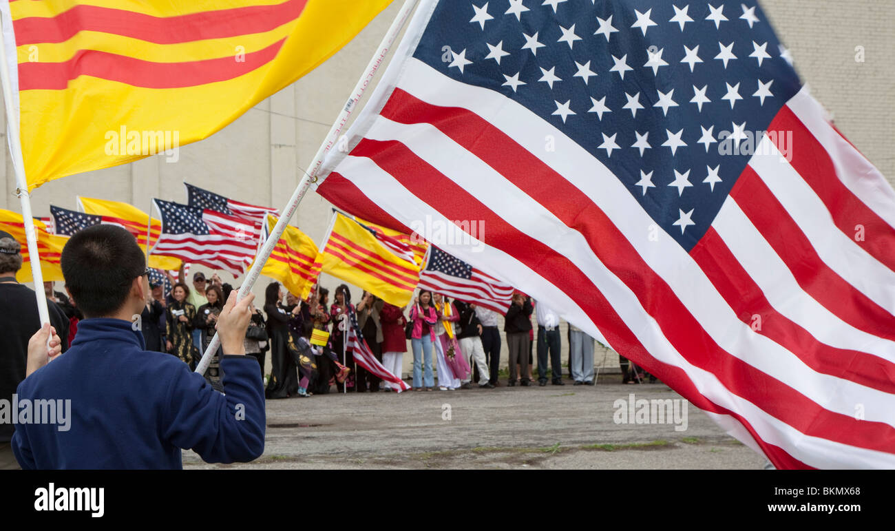 Les Vietnamiens et les Américains Mark 35e anniversaire de la chute de Saigon Banque D'Images