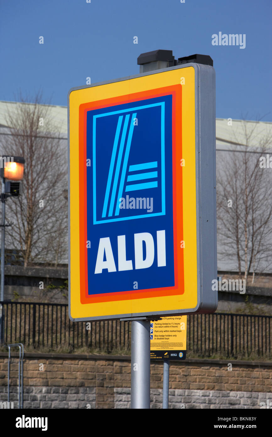 Magasin Aldi Buxton Derbyshire, Angleterre Royaume-uni signe Banque D'Images