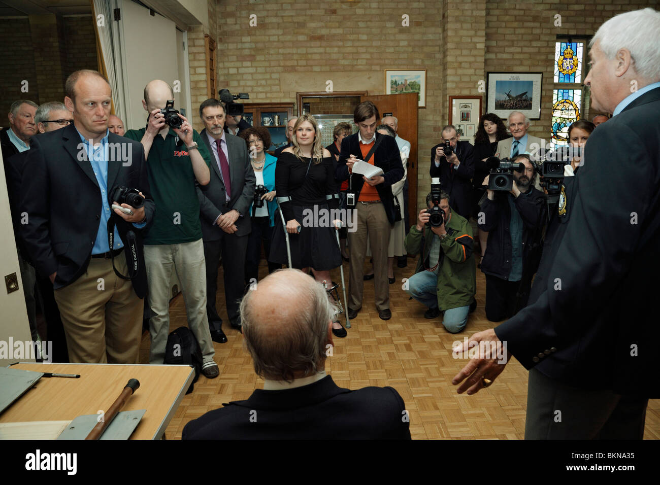 Appuyez sur En cours d'introduction de Peter Ayerst, Seconde Guerre mondiale, pilote de Spitfire. Banque D'Images