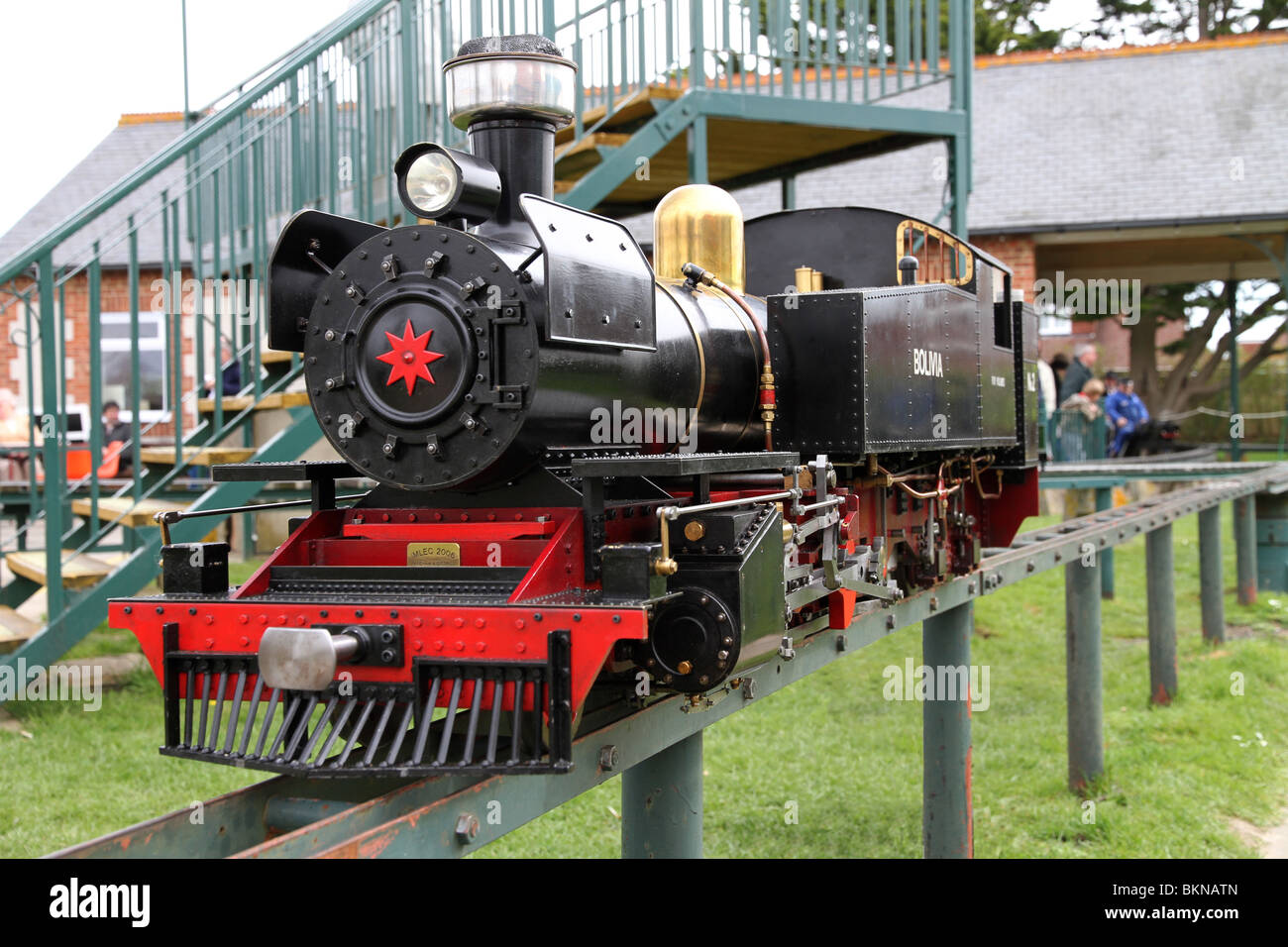 Un modèle de train à vapeur de la Bolivie à une journée portes ouvertes pour le District de la société Worthing et ingénieurs sur le terrain du modèle Place Worthing Banque D'Images