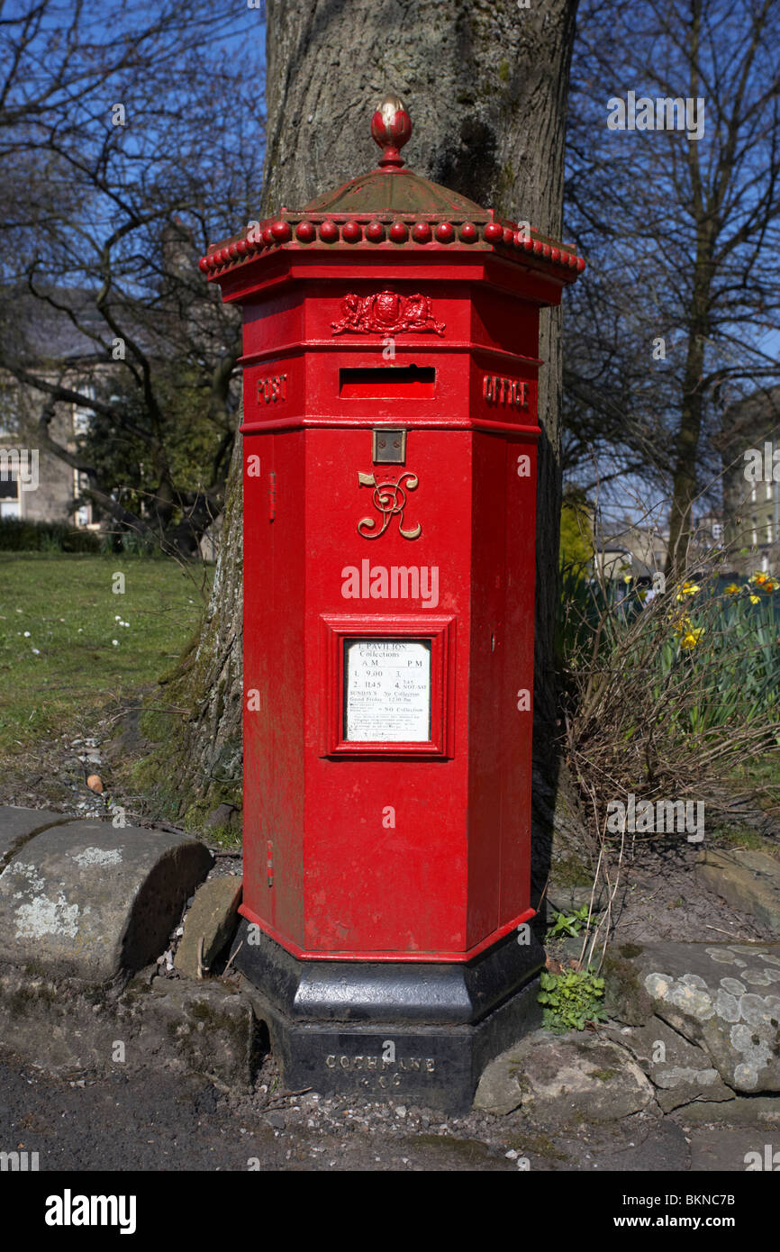 Penfold hexagonal rouge victorian postbox le carré Buxton Derbyshire, Angleterre Royaume-uni Banque D'Images