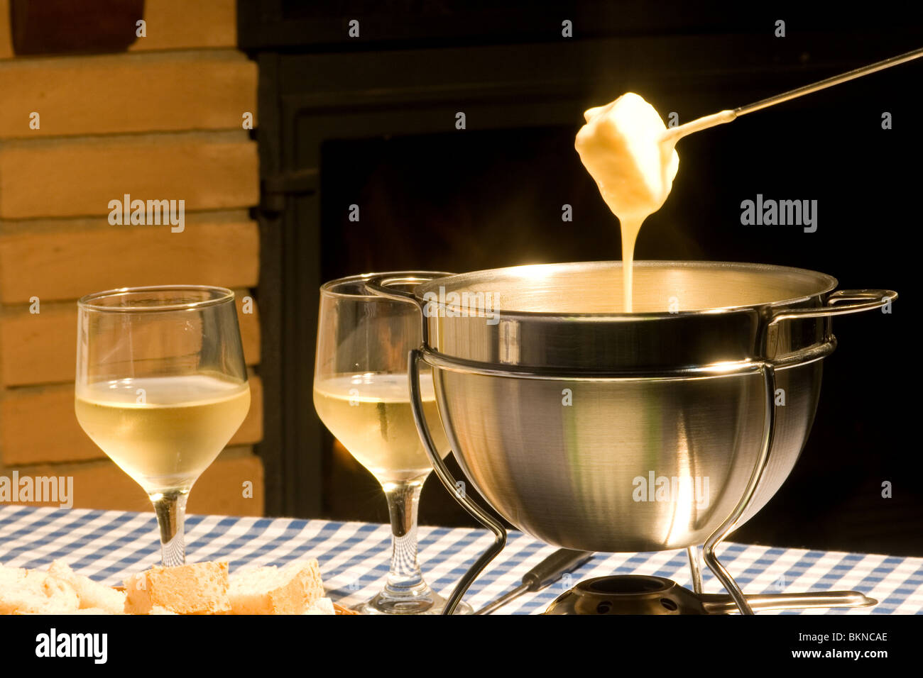 Fondue au fromage avec du pain blanc Banque de photographies et d’images à haute résolution Alamy