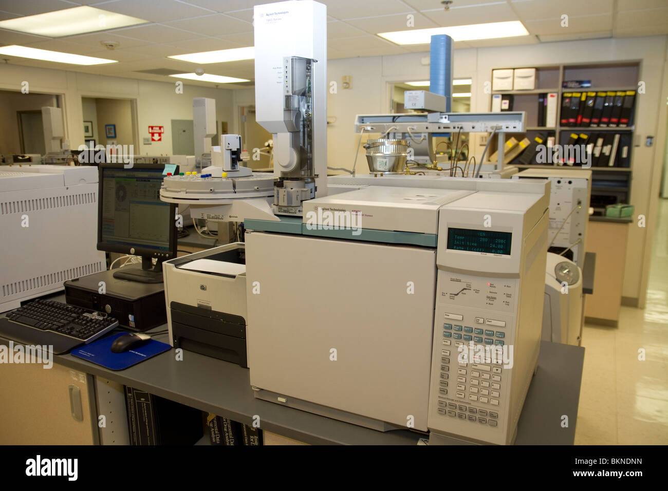 Chromatographe à gaz machines utilisées pour tester divers échantillons de preuves médico-légales. Nebraska State patrol Crime Lab. Banque D'Images