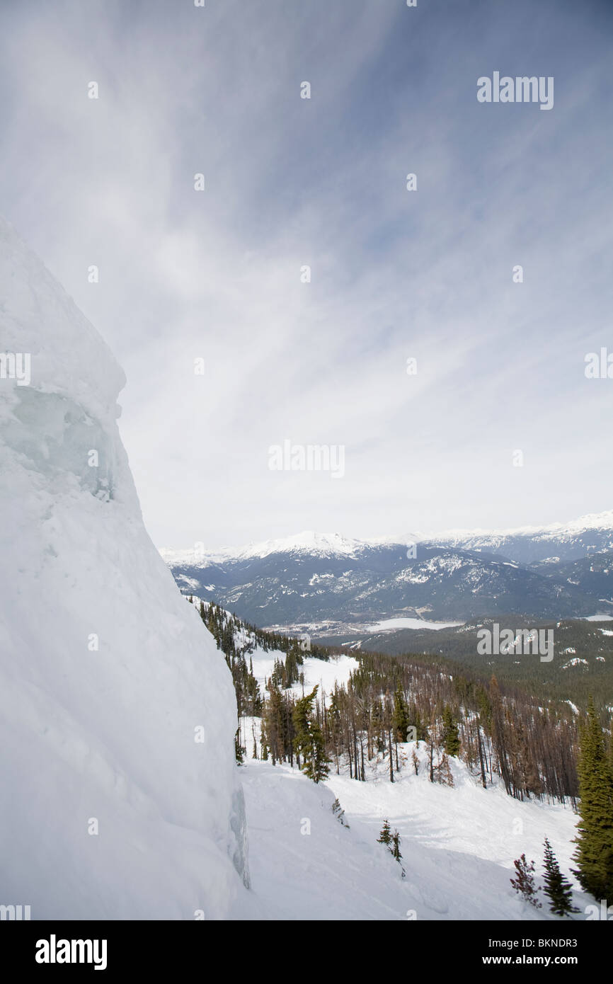 Une falaise de glace sur blackcomb mountain Banque D'Images