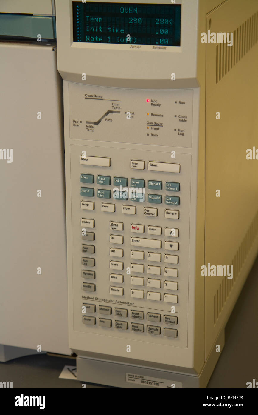 Chromatographe à gaz machines utilisées pour tester divers échantillons de preuves médico-légales. Nebraska State patrol Crime Lab. Banque D'Images