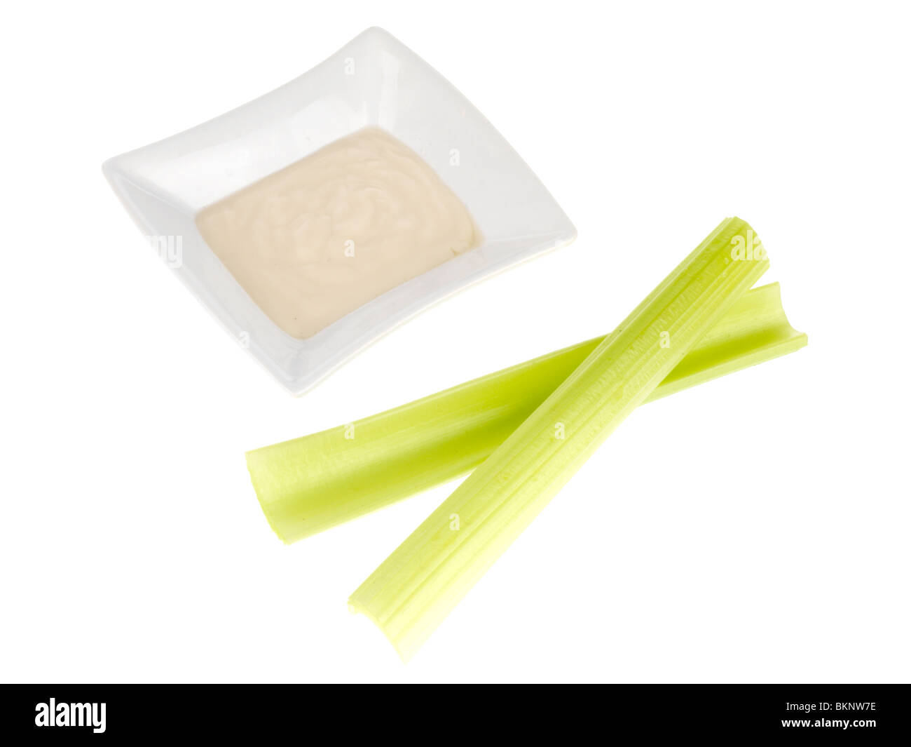 Les bâtonnets de céleri avec trempette au fromage bleu Banque D'Images