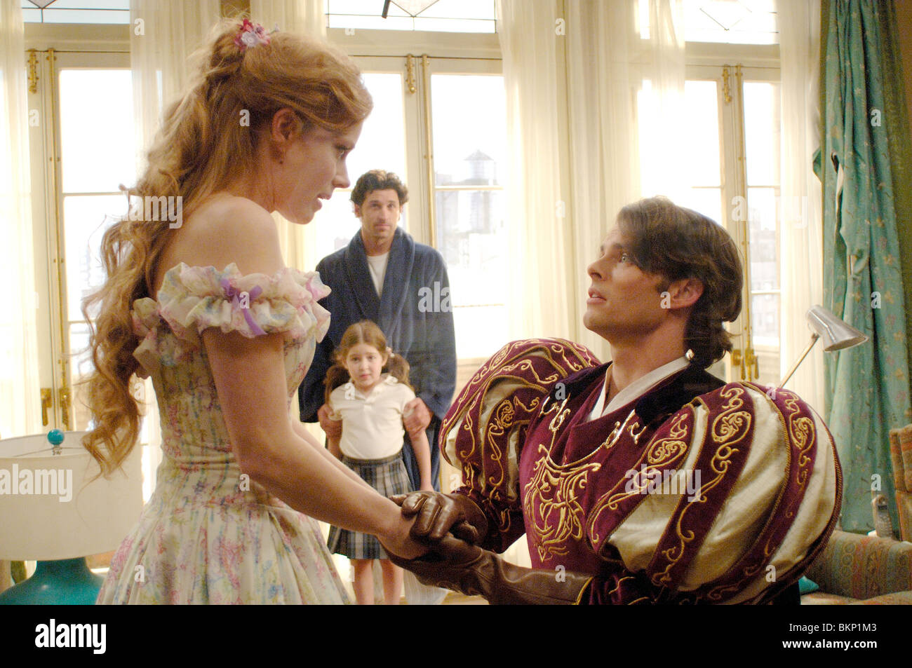 ENCHANTED (2007) Amy Adams, RACHEL COVEY, Patrick Dempsey, James Marsden KEVIN LIMA (DIR) renforcé 003 Banque D'Images