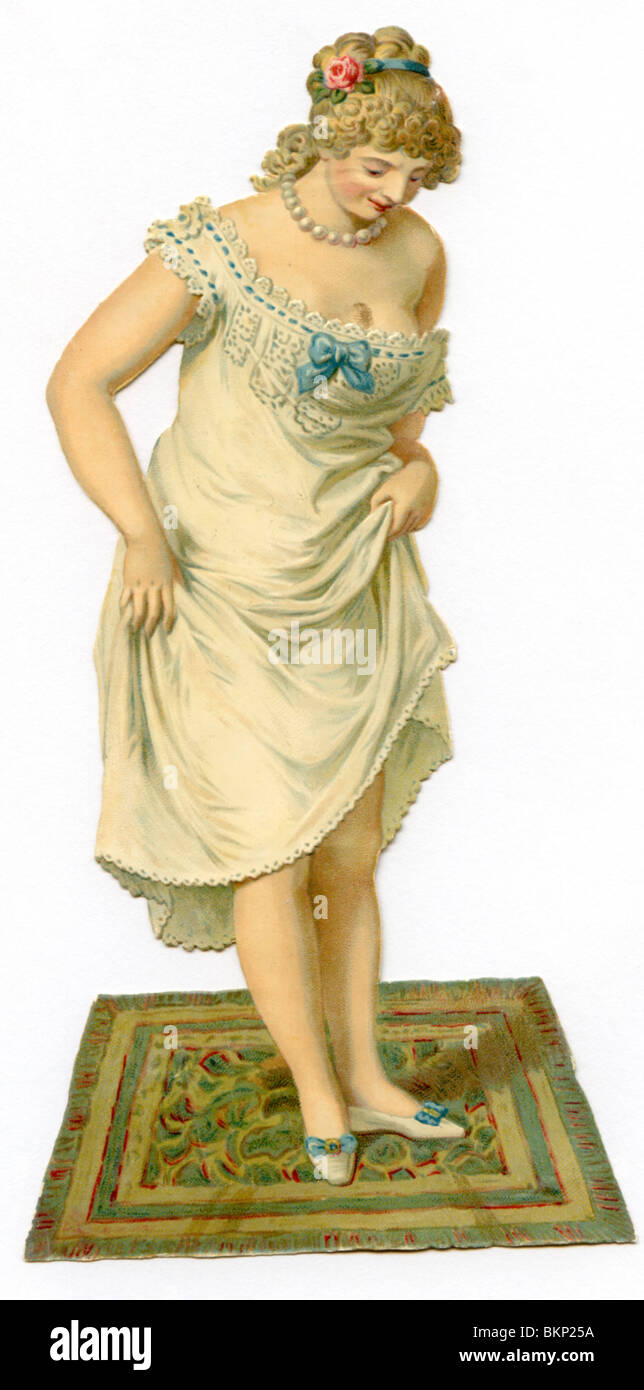 Dame debout sur un tapis, en regardant ses chaussures Banque D'Images