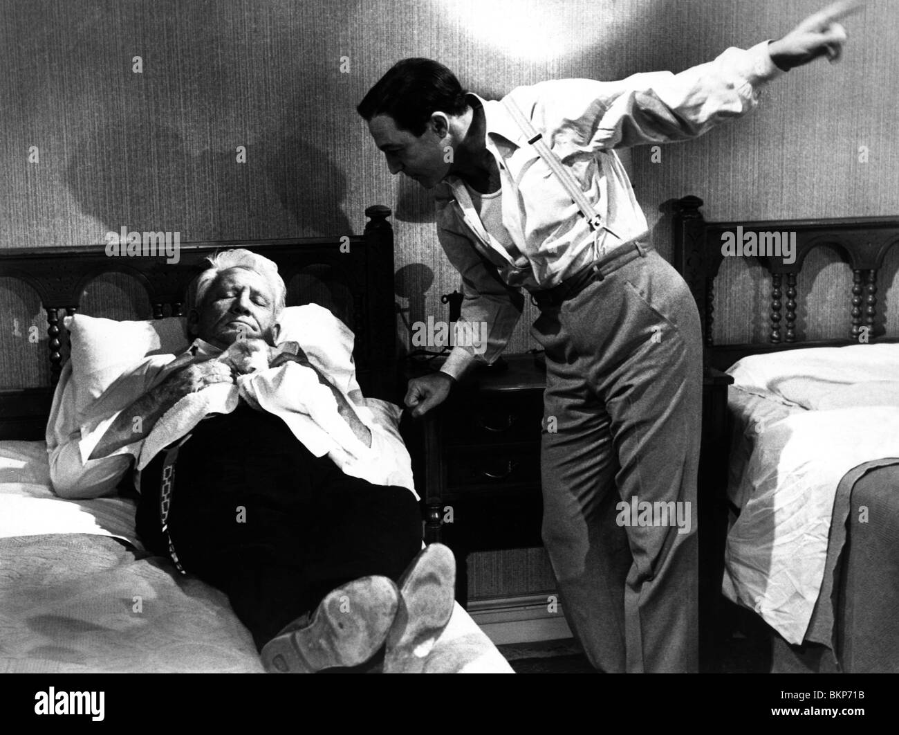 INHERIT THE WIND (1960) Spencer Tracy, GENE KELLY 002IHWN P Banque D'Images