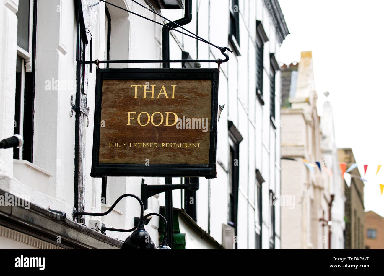 Un restaurant thaïlandais signe. Photo par Gordon 1928 Banque D'Images