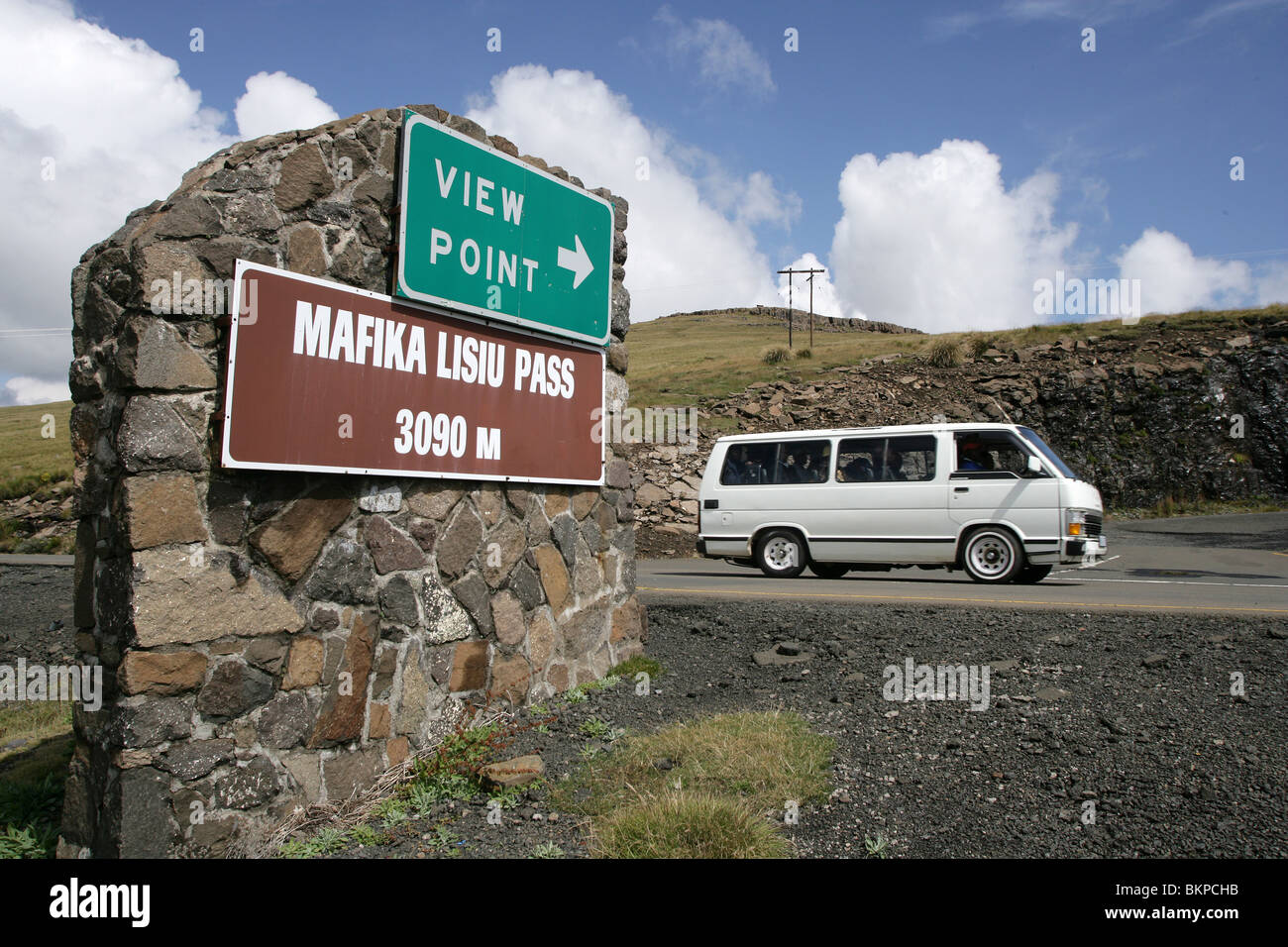 Mafika Lisiu Pass Road (3090 mètres), la route la plus élevée au Lesotho Banque D'Images
