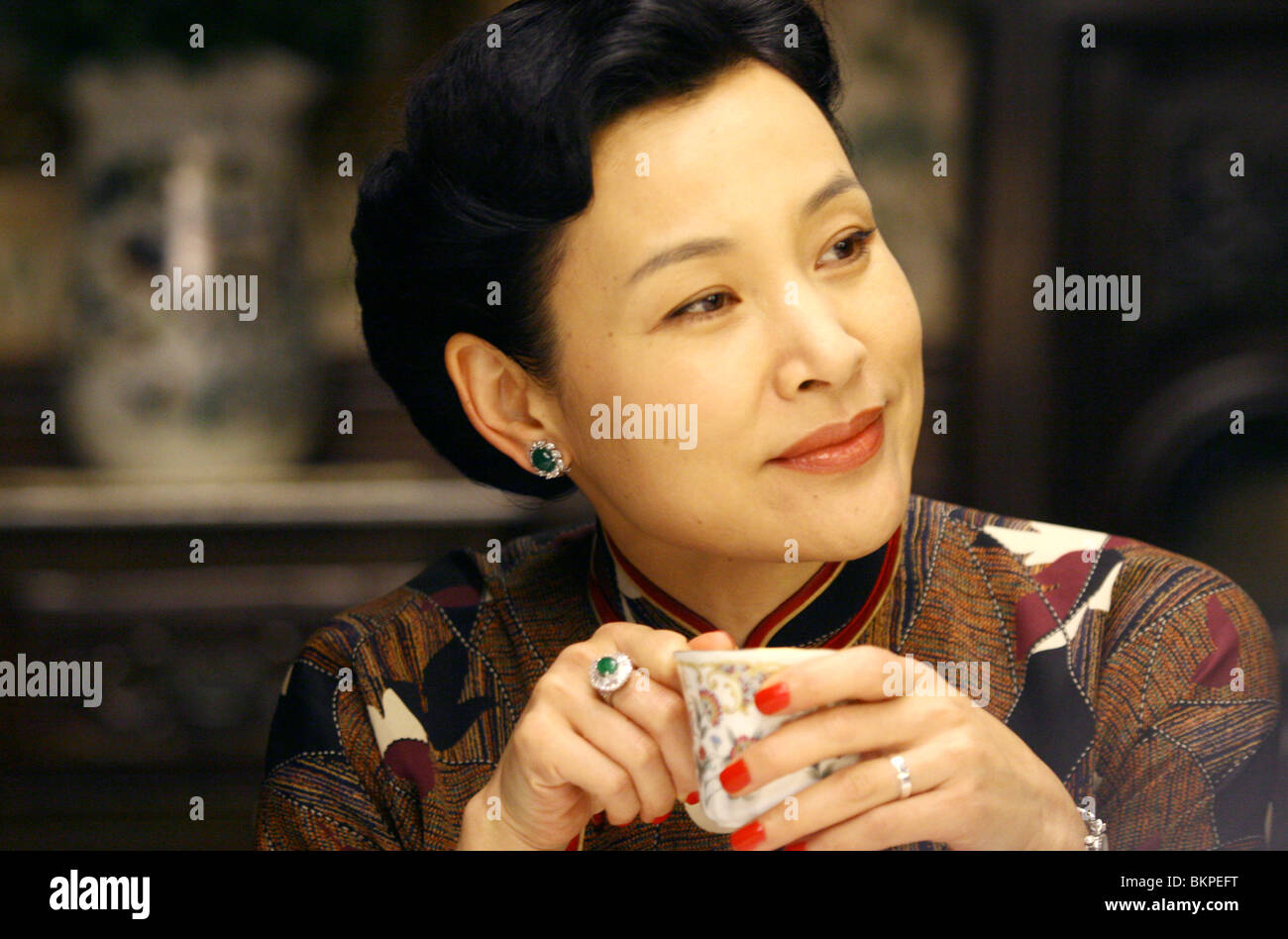 SE, Jie (2007) LUST (ALT) JOAN CHEN ANG LEE (DIR) SEJI 015 Banque D'Images