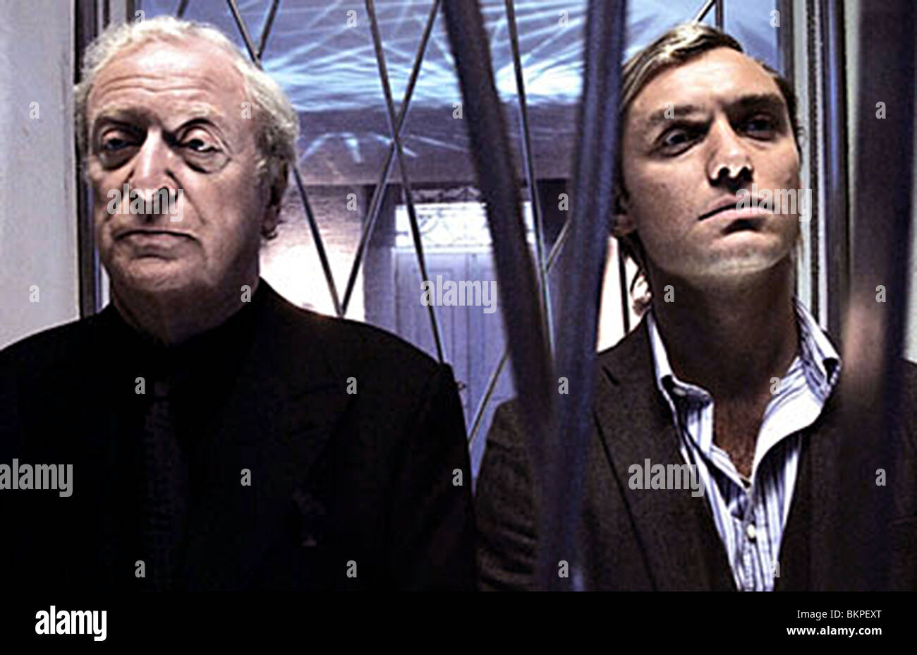 SLEUTH (2007) Michael Caine, Jude Law Kenneth Branagh (DIR) SUTH 012 Banque D'Images
