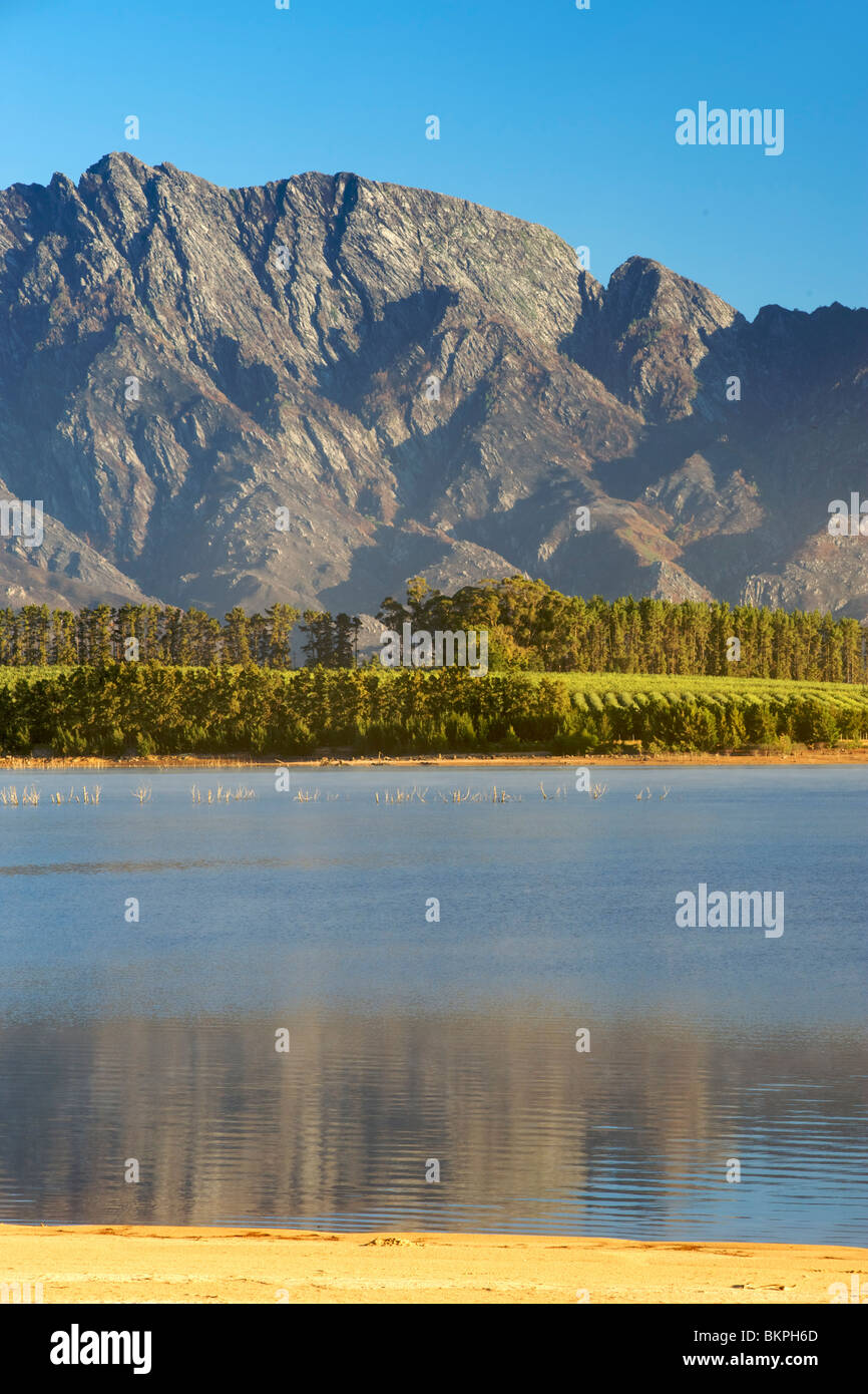 Voir l'aube de Theewaterskloof barrage, Province de Western Cape, Afrique du Sud. Banque D'Images
