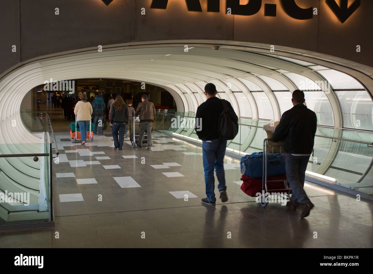 Quartier calme et pratiquement vide à la passerelle du terminal de l'aéroport de Toulouse Blagnac nuage de cendres pendant l'interruption du Pas-de-Calais France Banque D'Images