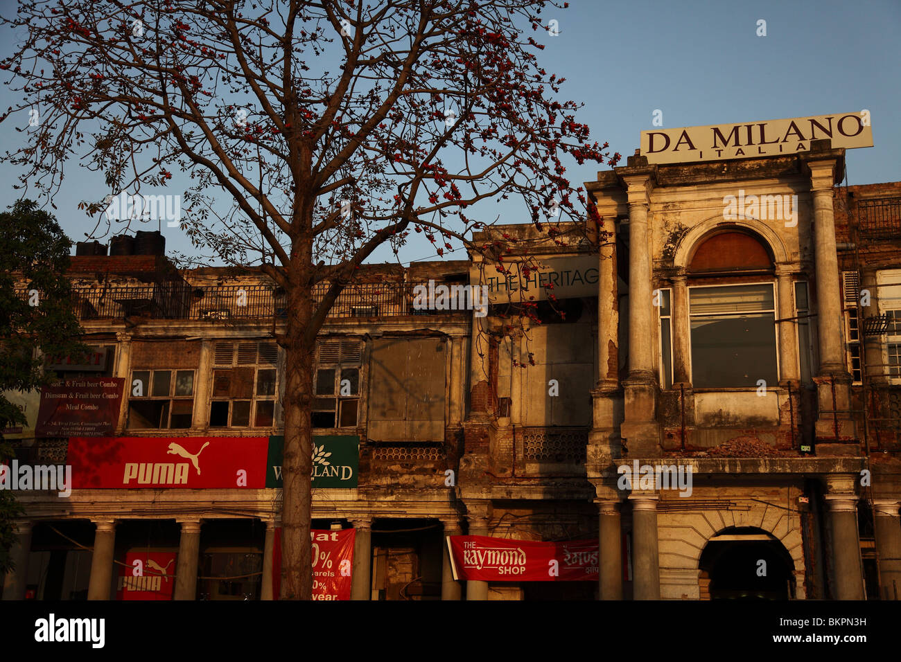 Connaught Place Bazar Marché Boutique Bureau bâtiment complexe Central New Delhi Inde Banque D'Images