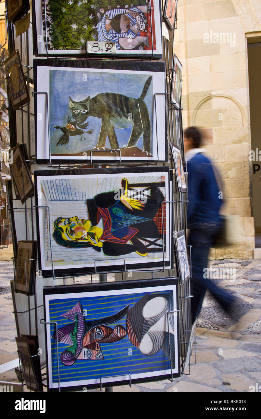 Cartes postales en face du musée Picasso, Malaga, Andalousie, Espagne Banque D'Images