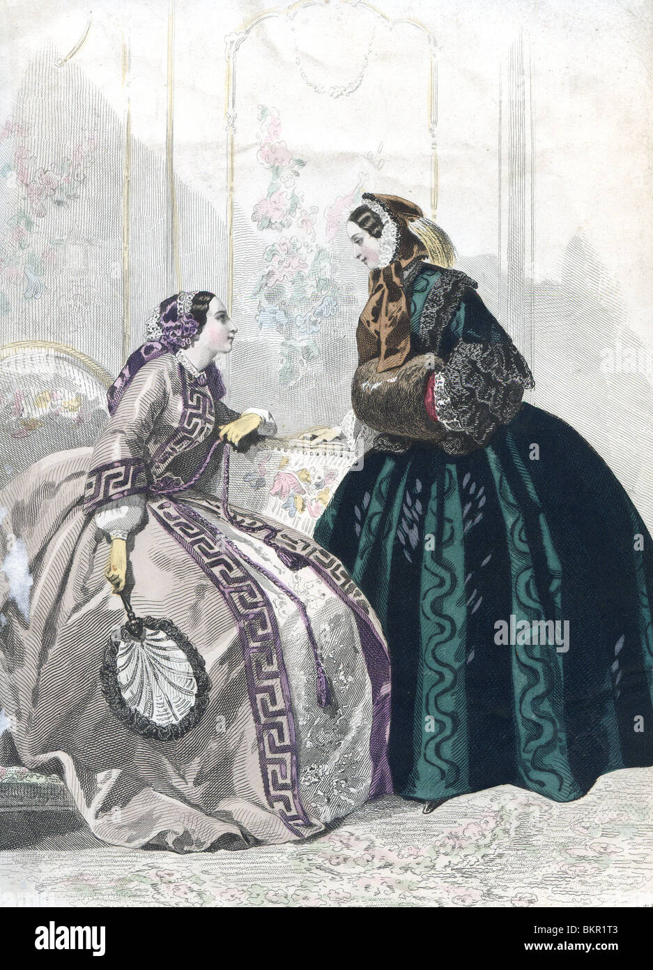 Deux femmes en costume traditionnel engage in Conversation Banque D'Images