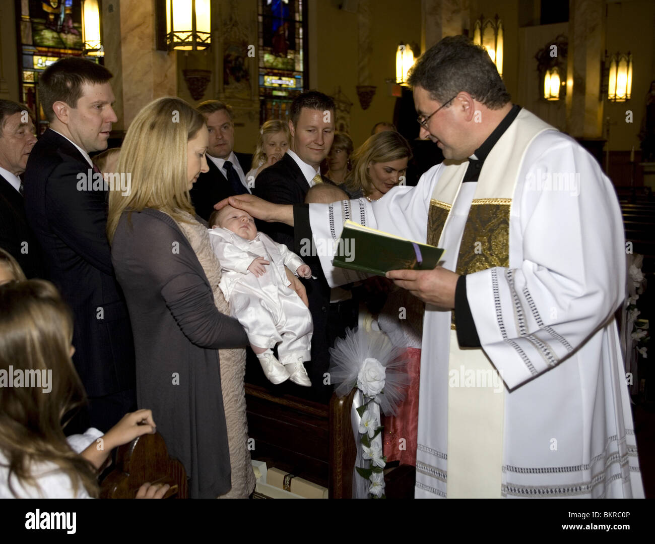 Droit De Bapteme Dans Une Eglise Catholique Polonaise Americain De Brooklyn New York Photo Stock Alamy Droit De Bapteme Dans Une Eglise Catholique Polonaise Americain De Brooklyn New York Photo Stock Alamy