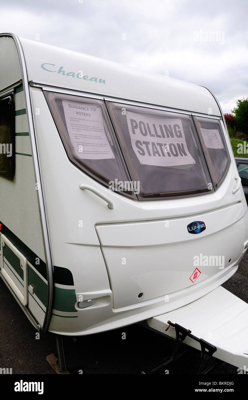 Élection générale 2010 Caravan utilisé comme bureau de scrutin Hockerton Lincolnshire en Angleterre. Banque D'Images