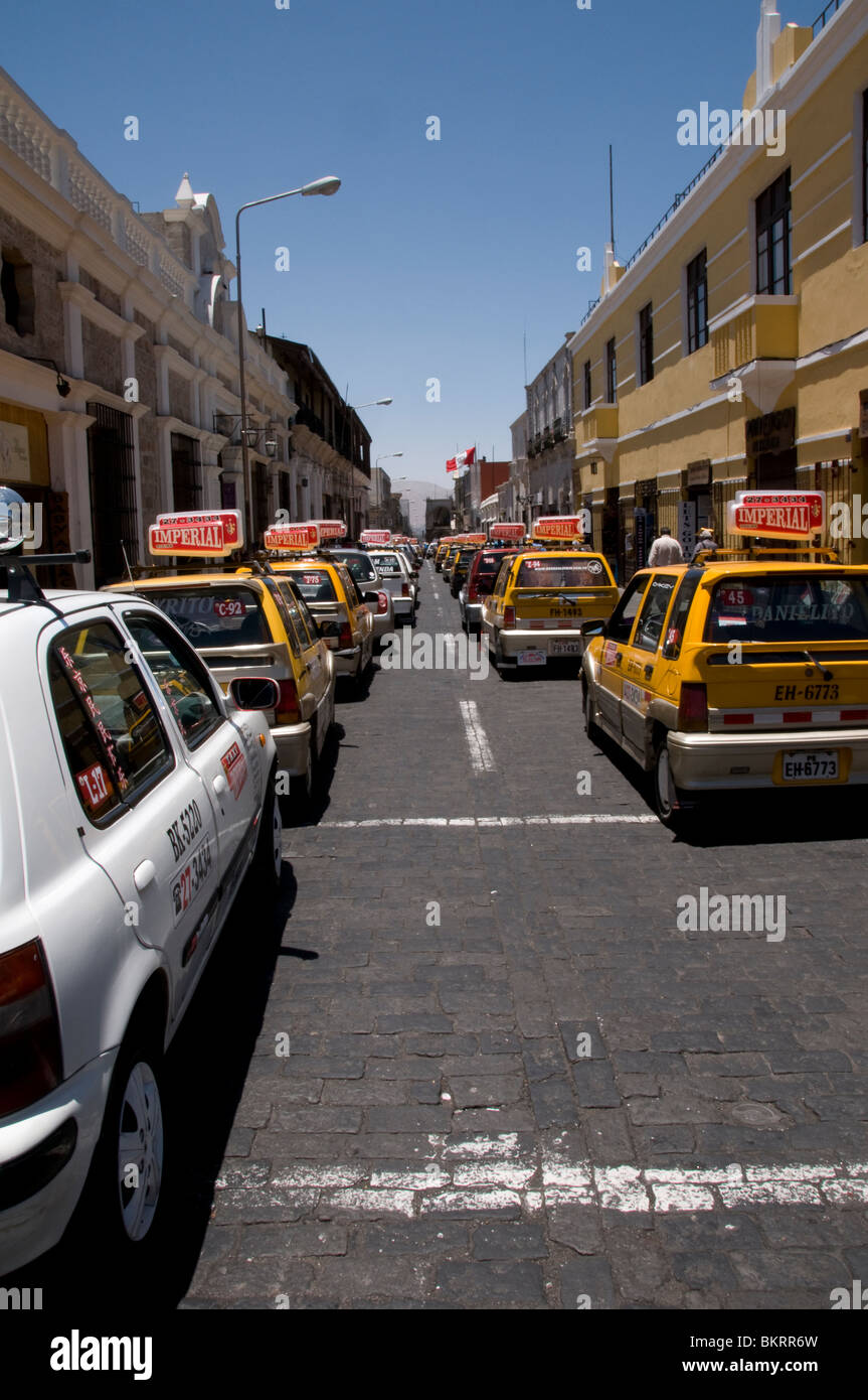 Manifestation de rue à Arequipa, Pérou, par les chauffeurs de taxi plus de hausse du coût de l'essence Banque D'Images