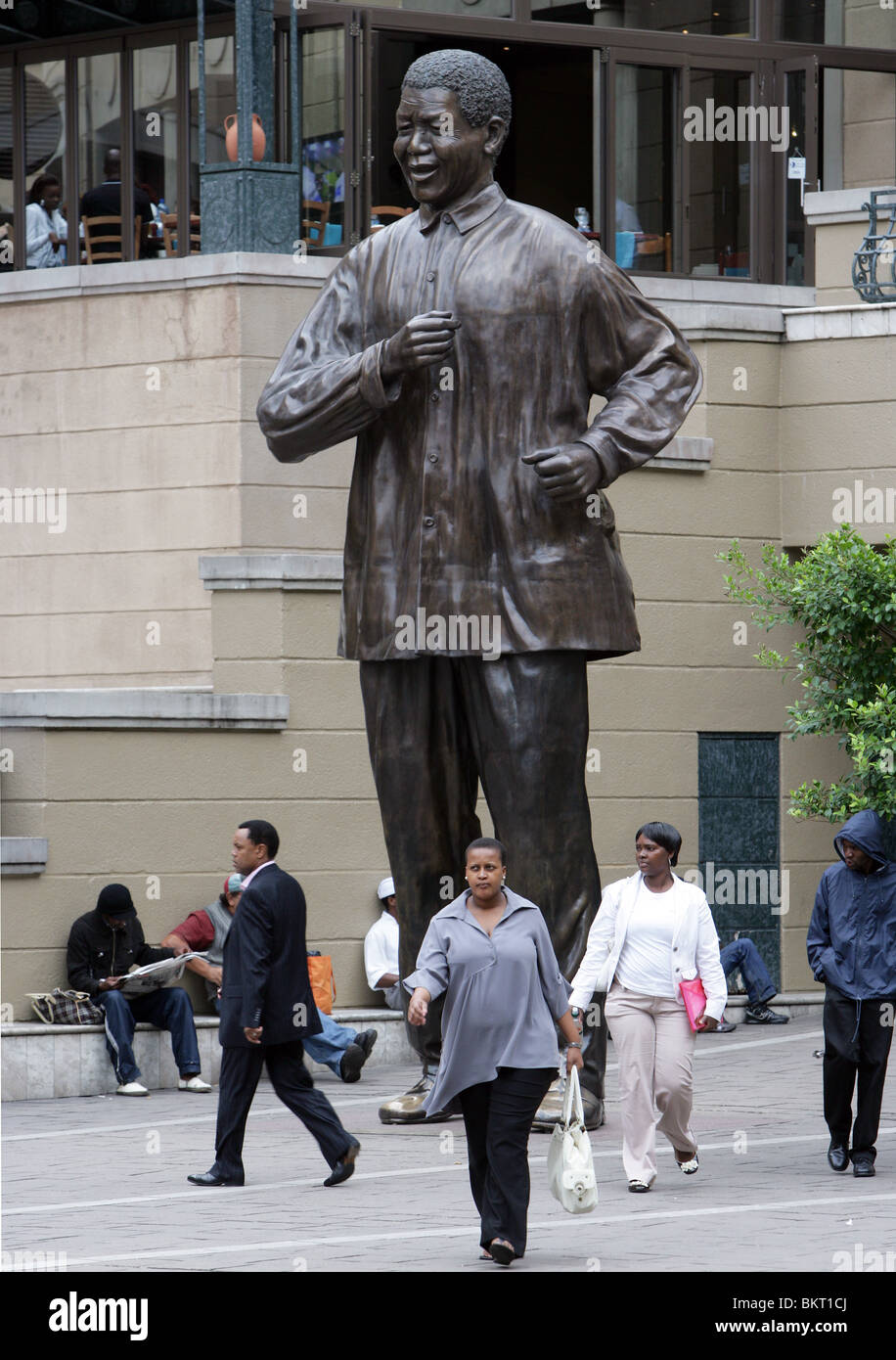 Statue de Nelson Mandela à la place Nelson Mandela, de la ville de Sandton, Johannesburg