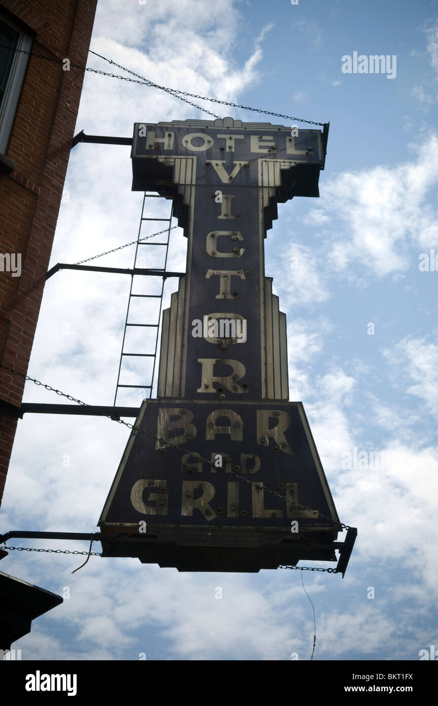 Hotel Victor Bar and Grill sign in Hoboken, New Jersey le dimanche 2 mai 2010. (© Richard B. Levine) Banque D'Images