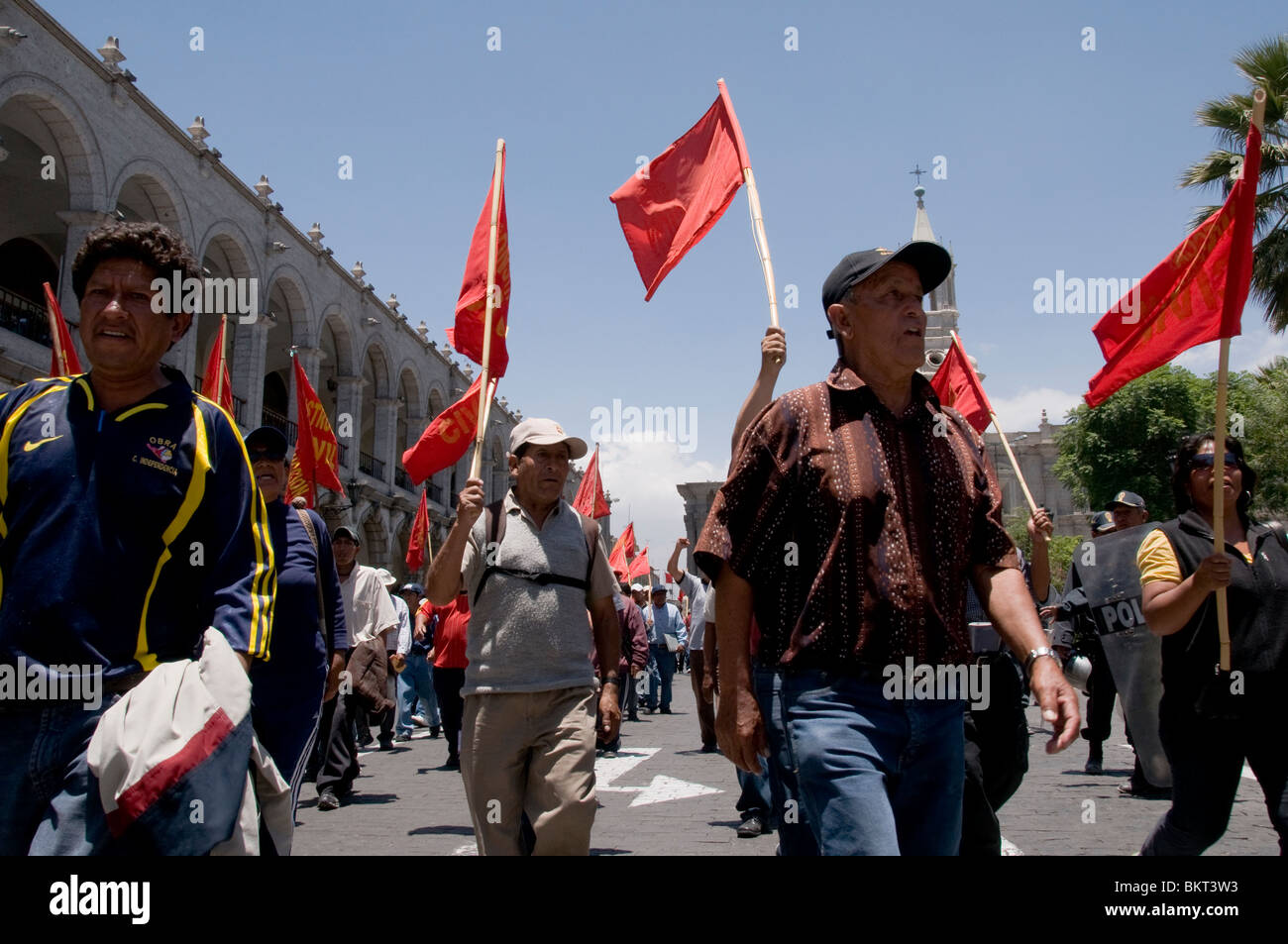 Manifestation de rue à Arequipa, Pérou, par les chauffeurs de taxi plus de hausse du coût de l'essence Banque D'Images
