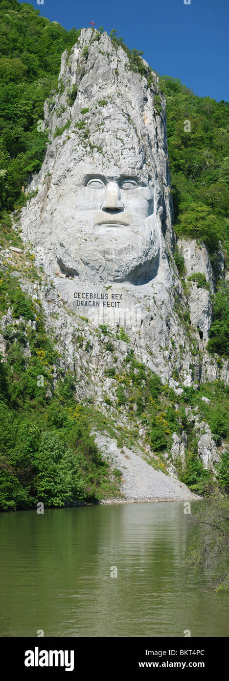Decebalus Rex, la plus haute statue sculptée d'Europe (55 m de haut), construit sur la rive du Danube sur golfe de Mraconia, Roumanie Banque D'Images