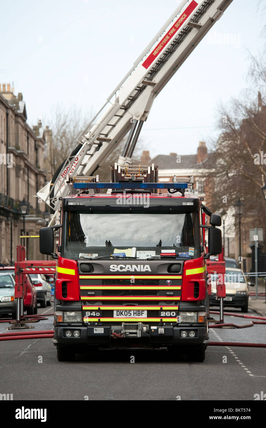 La brigade incendie Incendie à la plate-forme hydraulique Scania Banque D'Images