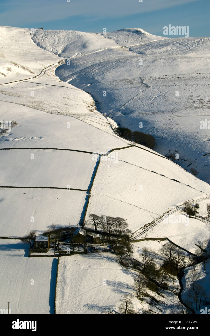 Le Kinder du Scoutisme en hiver, le plateau de la Montagne de la Famine, près de Hayfield, Peak District, Derbyshire, Angleterre, RU Banque D'Images