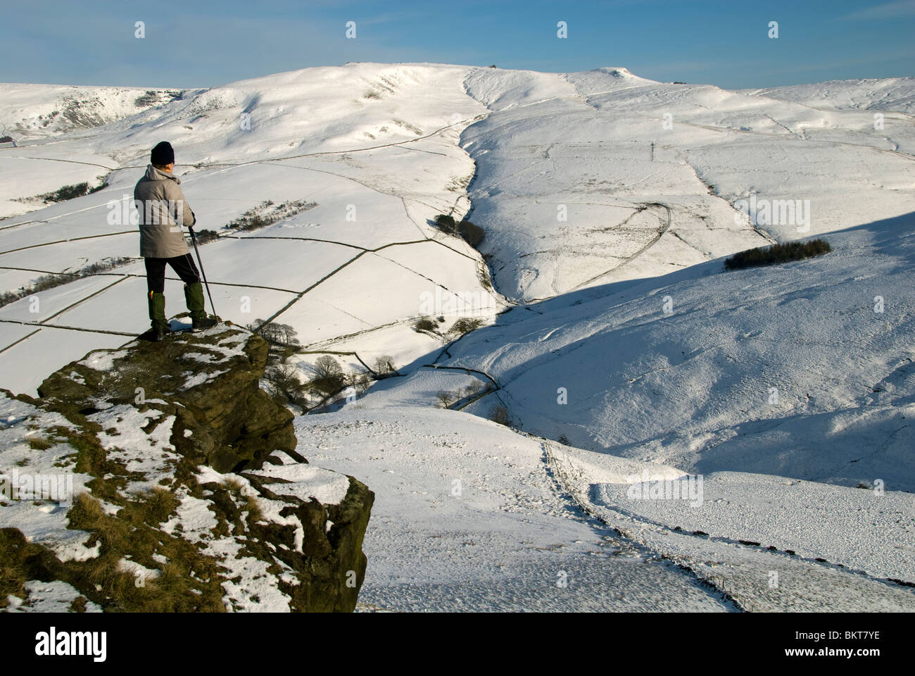 Le Kinder du Scoutisme en hiver, le plateau de la Montagne de la Famine, près de Hayfield, Peak District, Derbyshire, Angleterre, RU Banque D'Images