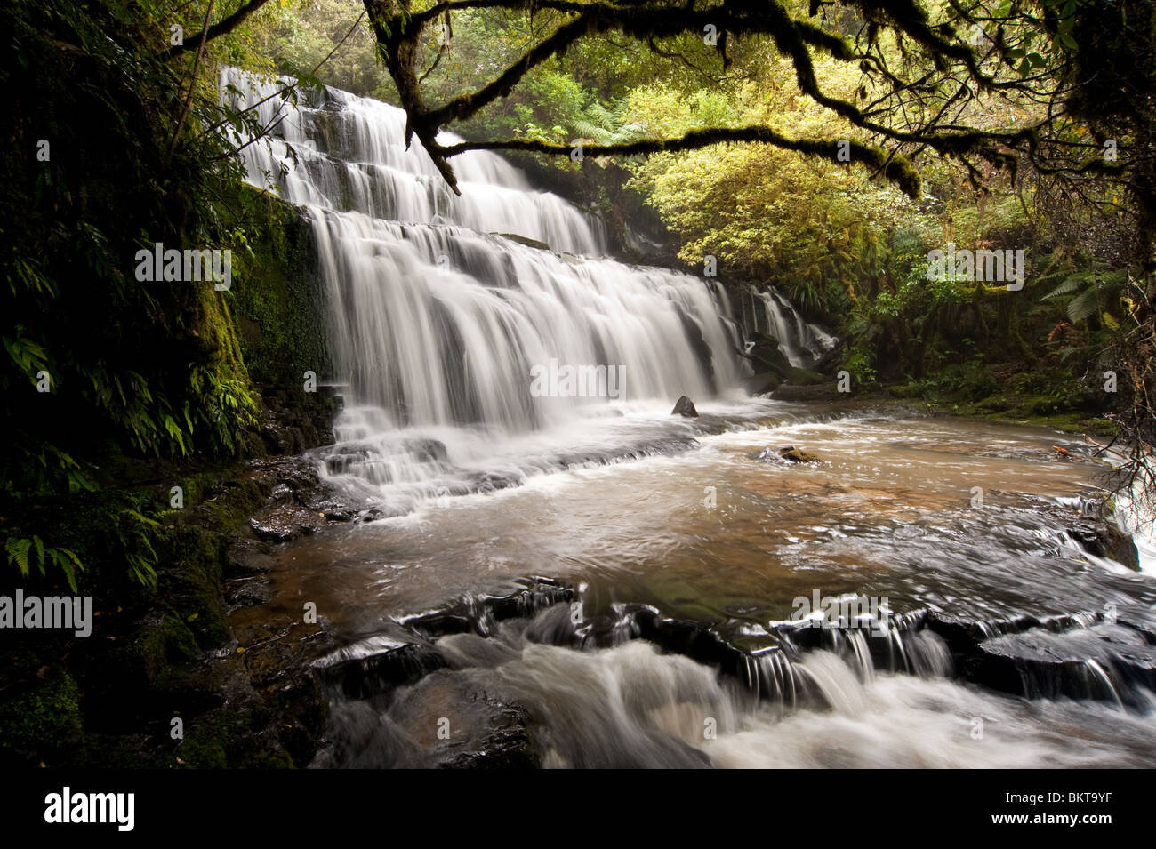 Les Purakaunui Falls, situé dans le sud de l'île du Sud Catlins. Nouvelle Zélande Banque D'Images