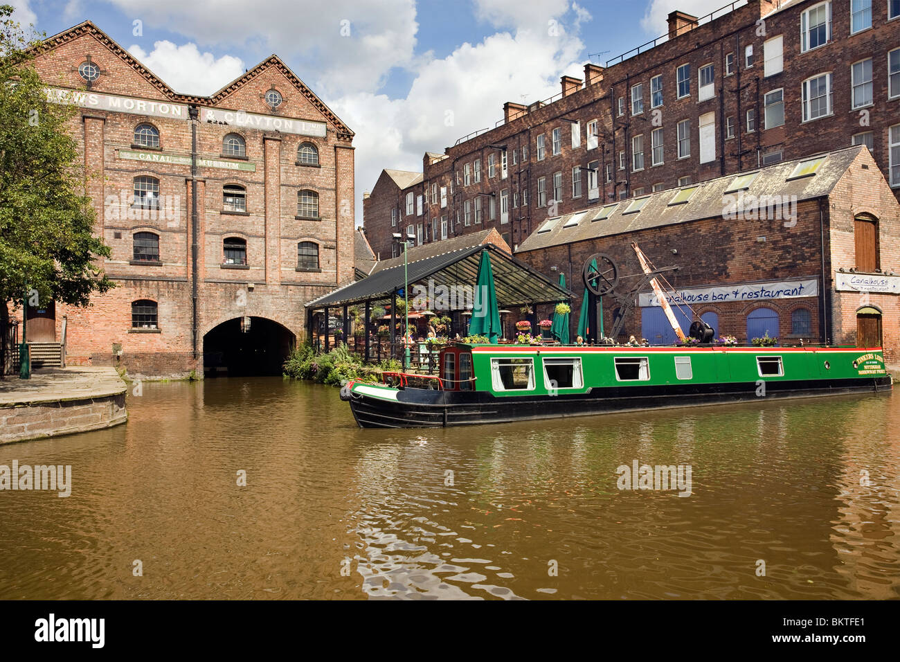 Canal & Waterfront avec les bâtiments industriels convertis en restaurants, Nottingham, Angleterre Banque D'Images