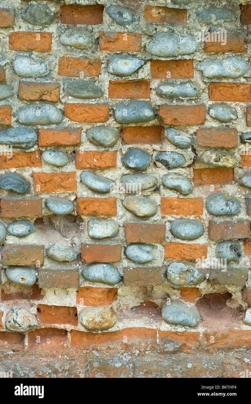 Briques et pierres silex mis en mortier de chaux. Mur, Hickling, Norfolk,  Angleterre. UK Photo Stock - Alamy