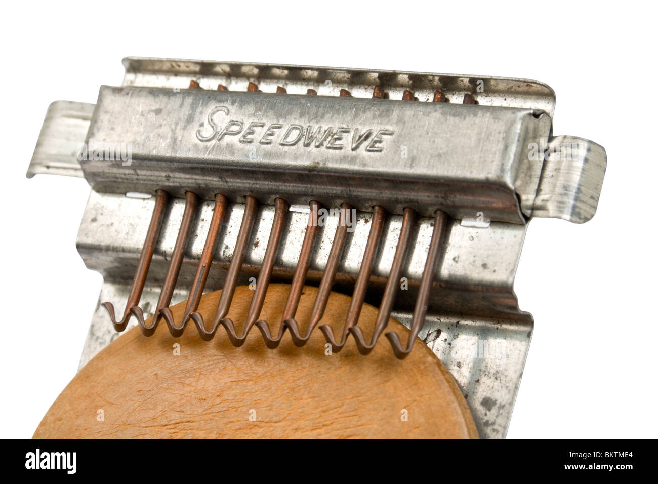 Close-up of vintage 1940 Speedweve boutonnière automatique faite par l'outil E&A Chesstok, isolé sur fond blanc Banque D'Images