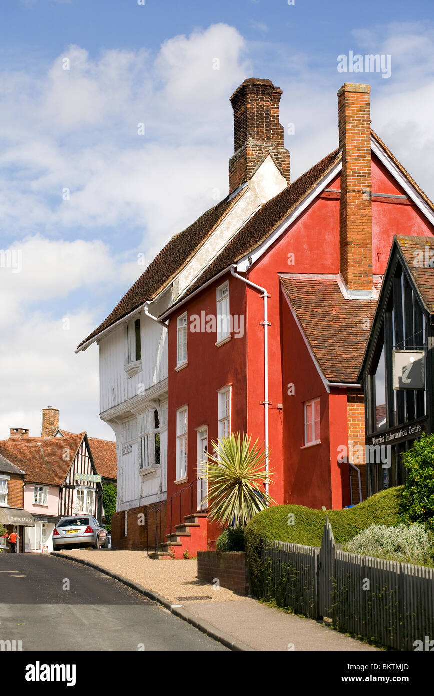 Maisons en haut de rue de la femme dans la région de Braintree, dans le Suffolk. Banque D'Images