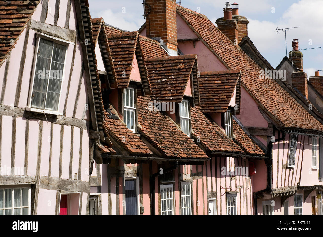 Détails de toiture d'une rangée de maisons médiévales à Braintree, dans le Suffolk. Banque D'Images